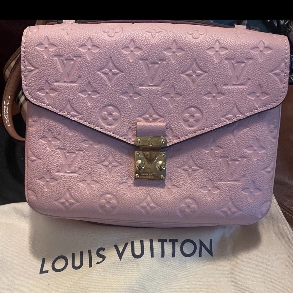 NWT Louis Vuitton Pochette Métis Poudre